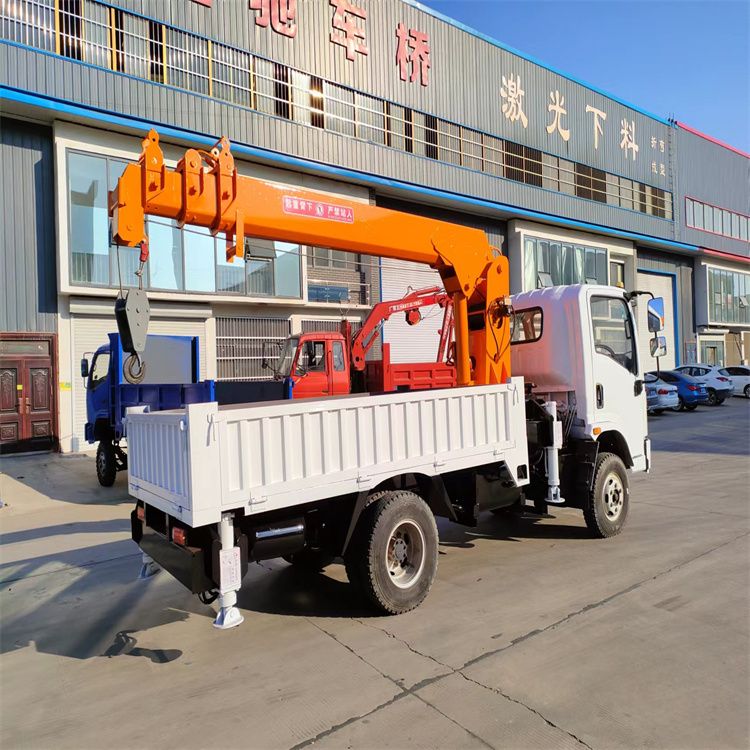 方正县三轮随车吊定制 农用改装机自备吊中瑞长期出售